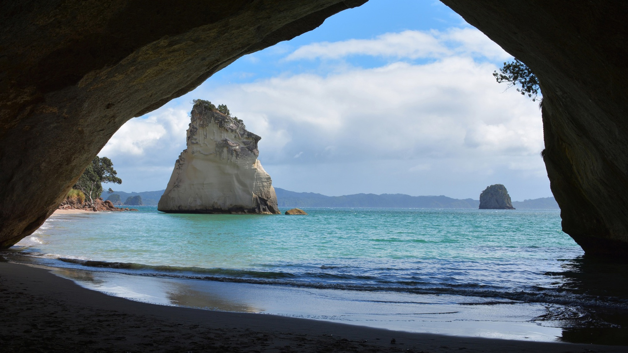 nz2-Devoyager-P-Cathedral Cove17